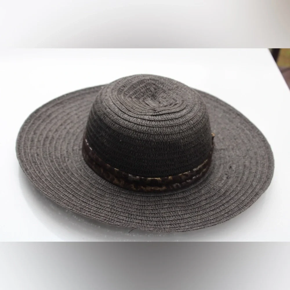 August silk hat
